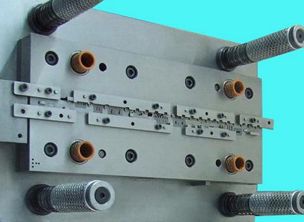 1423640860547569.jpg 高速精密沖壓件的類型和特點(diǎn)